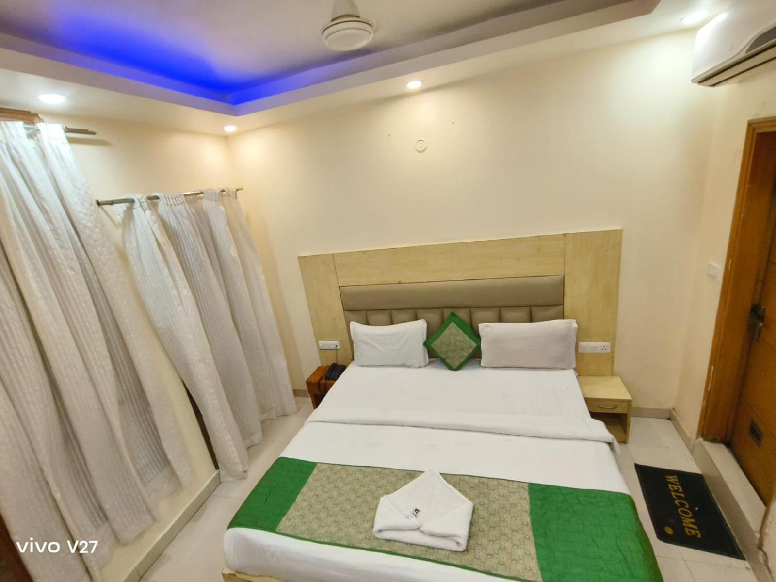 Royal Residency Near Delhi Airport * New Delhi