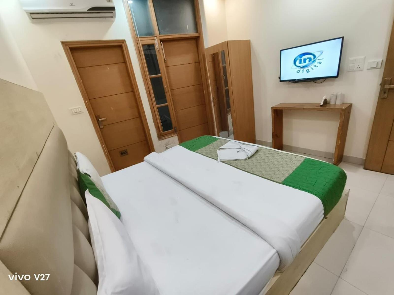 Royal Residency Near Delhi Airport * New Delhi
